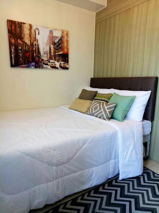 Bedroom: Double/Full-sized bed with pull out bed