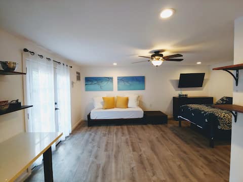 Entire studio Hawaiian Hillside