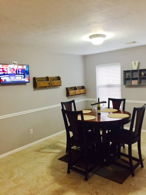 Breakfast/Lunch Area near the kitchen with a 32in TV mounted on the wall.