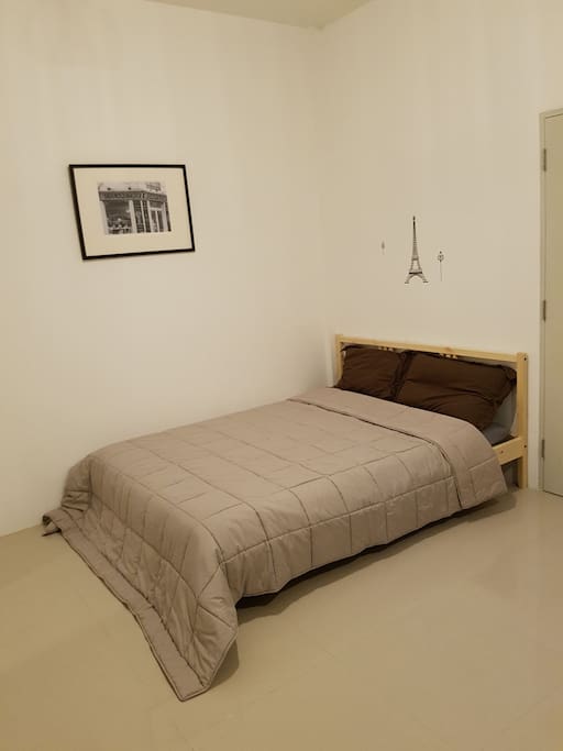 A 5-ft bed in the master bedroom.