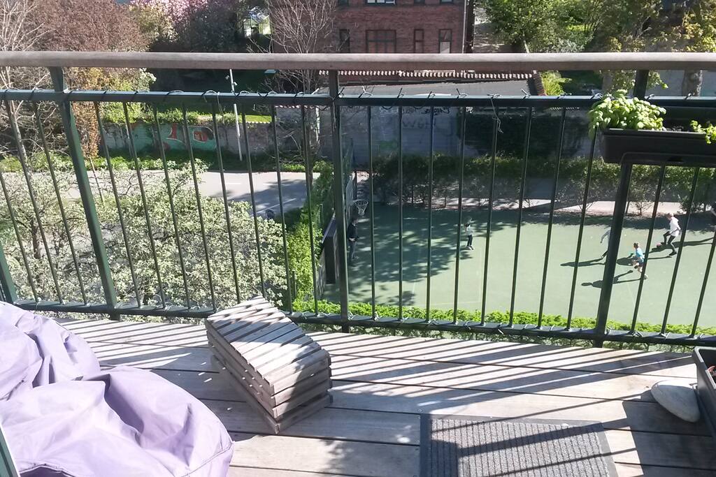 South-bend balcony, with a view of playgrounds
