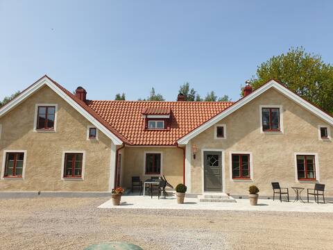 Espetorp, spacious house to hang out in.