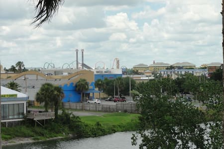 Luxury Apt on I-Drive & view of Universal Orlando