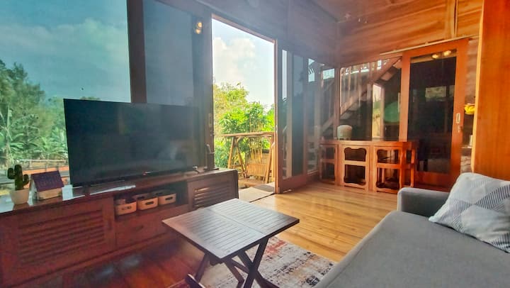 Всекидневна в дървена колиба. 