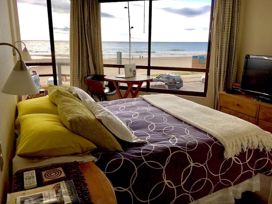 Dormitorio principal con vista al mar