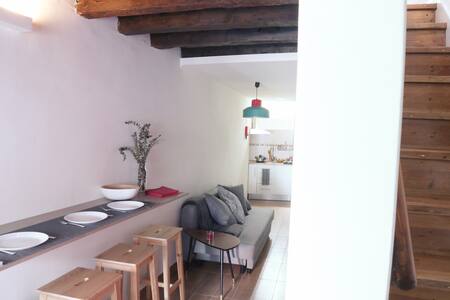 Adorable Seaside Mini-House - 150m from the beach!