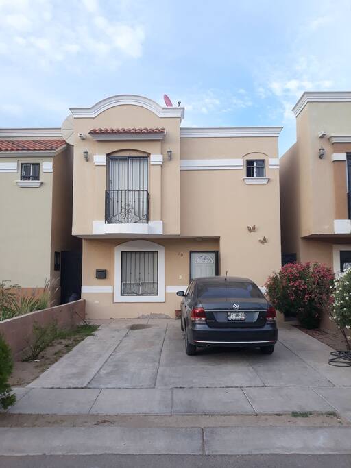 Fachada de la casa, al sur de la ciudades, de las áreas más seguras