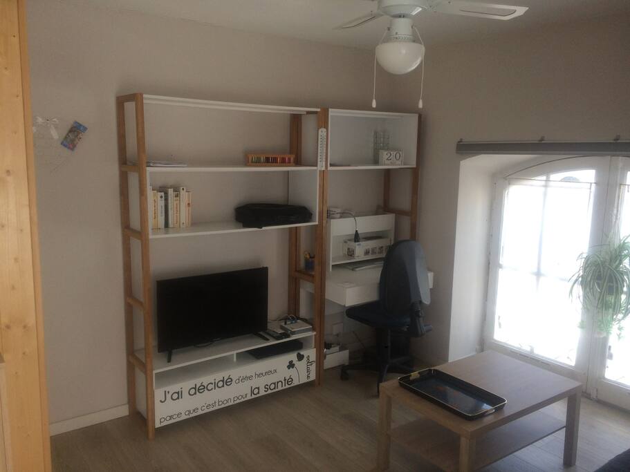 Coin télé et bureau