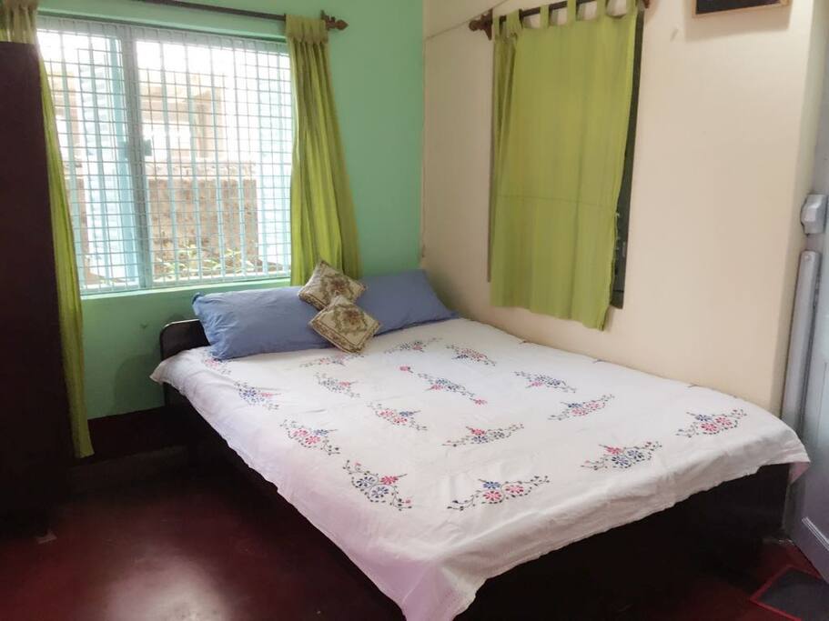 ROOM 1