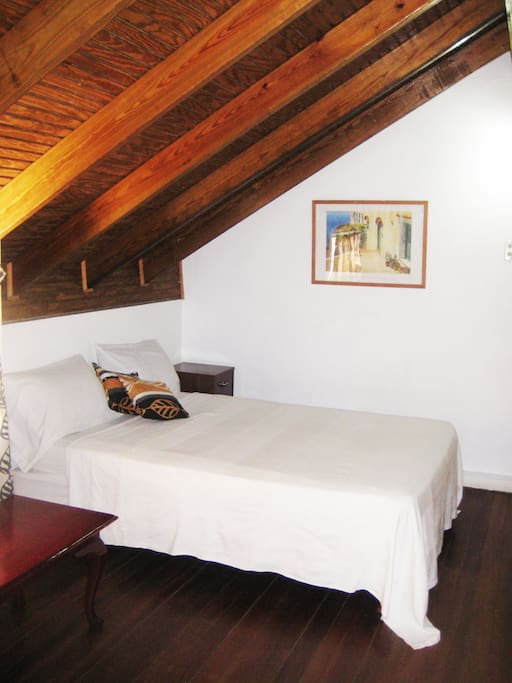 Honeycreeper Suite - Loft bedroom with double and single bed