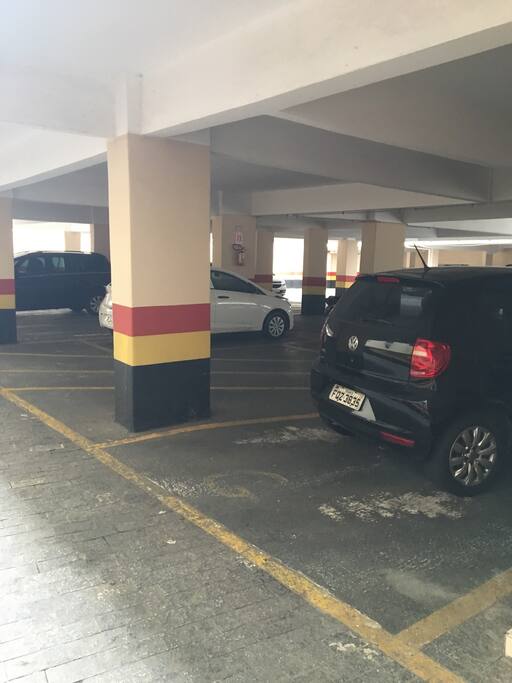 Garagem para 1 automóvel.