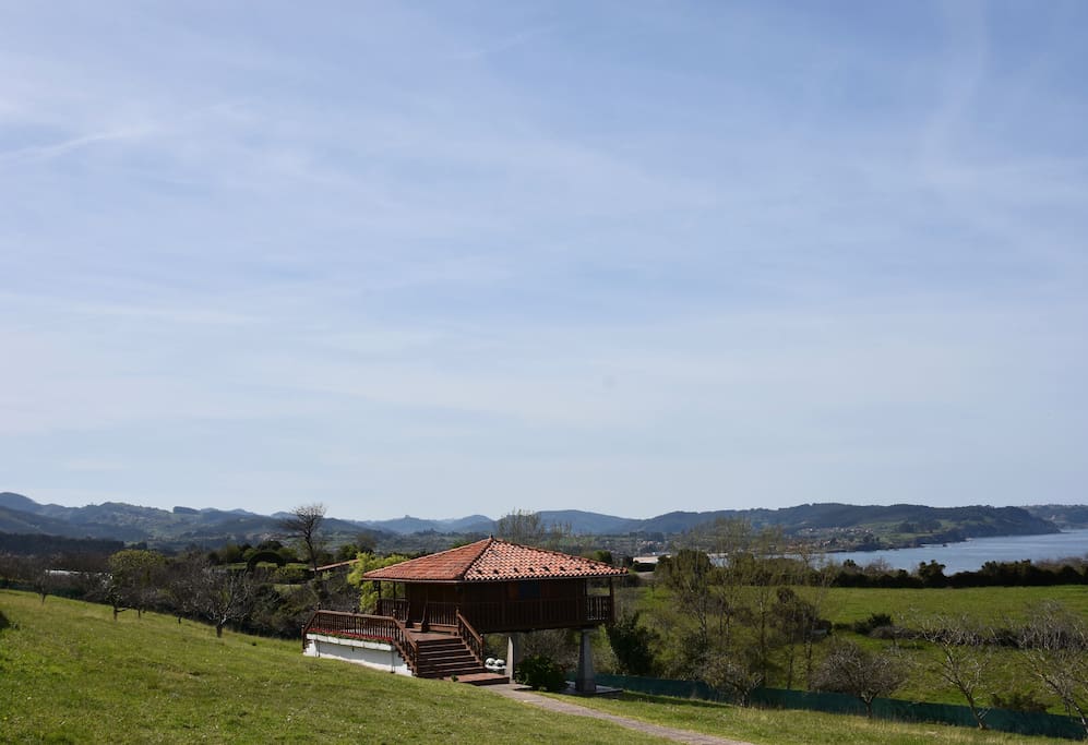 Horreo vivienda con vistas panorámicas a la costa