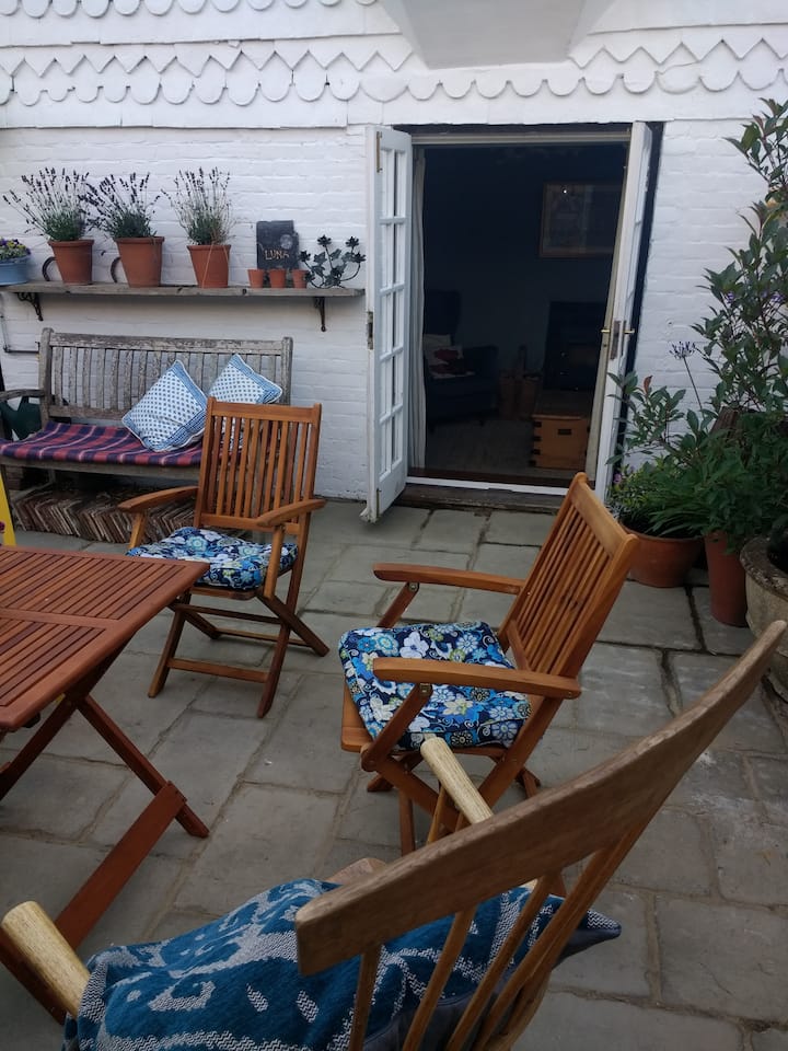 16th century Grade II home in the centre of Wye Houses for Rent in