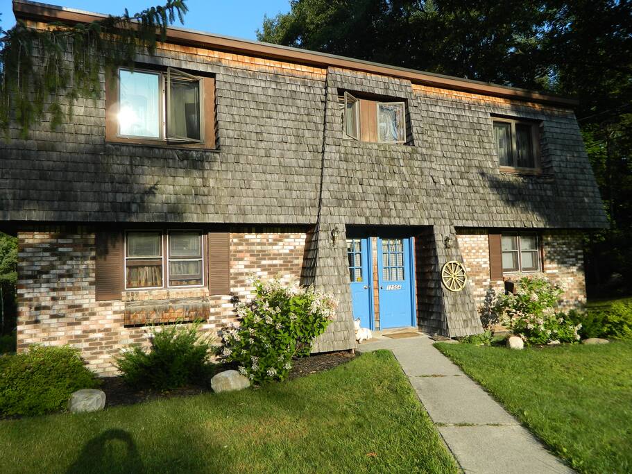 ROSE'S COZY MOUNTAINVIEW
-A-,-B-& Homeshare