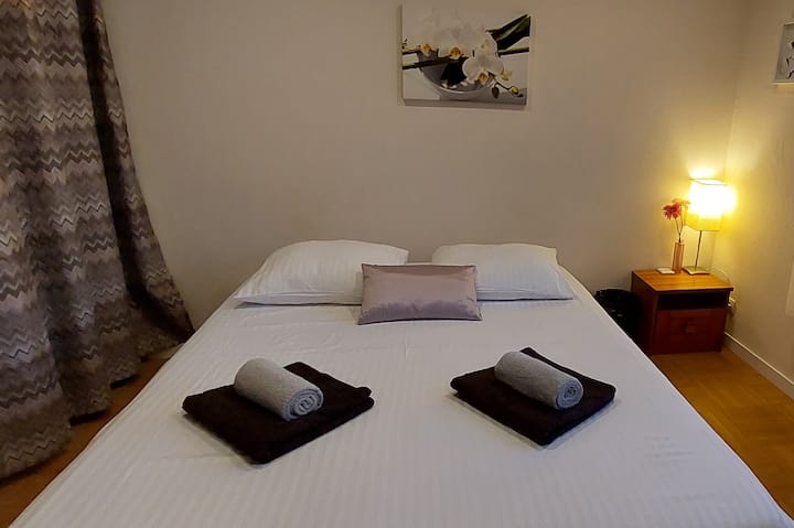 Chumba cha kulala 2, kitanda cha malkia, matandiko bora 