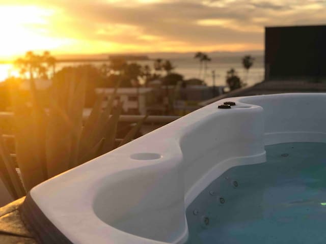 PENTHOUSE-  w/ SEA VIEW  , steps to the boardwalk