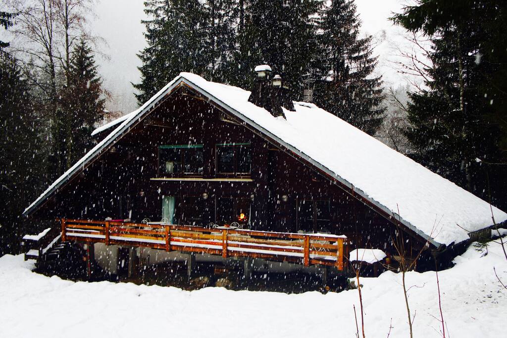 Tucked away in the forest, the apartment forms part of an impressive 1970 designed chalet. There is private access, and a lovely private outdoor area. The chalet opens onto meadows and thick Alpine forest. There are hiking trails straight from the door, and it is possible to ski back into the chalet in the right conditions.