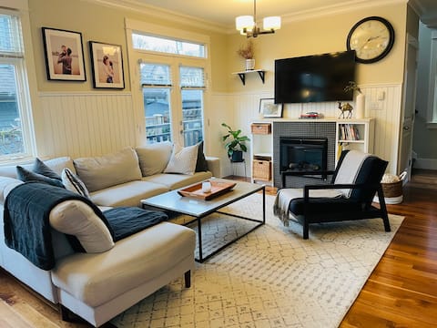 Top performing Airbnb: Bright, spacious 3-bed...location! (Superhost) in Mount Pleasant