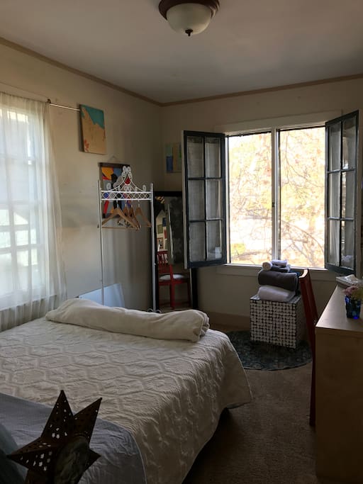 Guest room looks out onto Venice Boulevard.