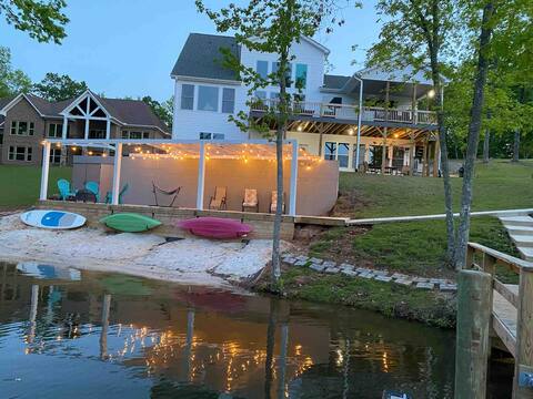 R&R Lake House with Hot Tub