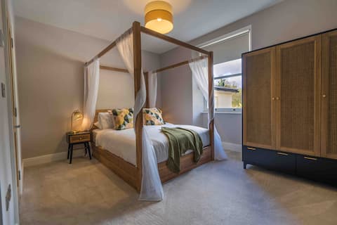 Stylish Sea View Apartment