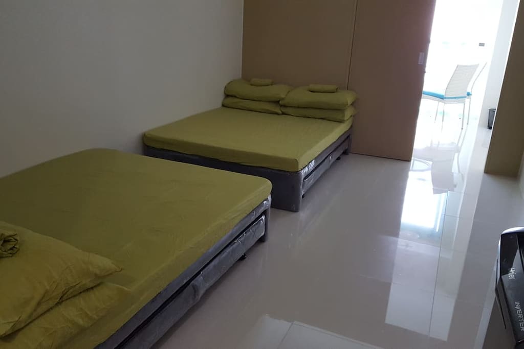 2 Queen Size Bed with Pullout Bed