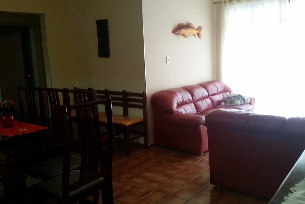 Sala com 2 ventiladores de teto
