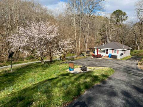 Peaceful 3 bedroom cottage close to Lake Barkley