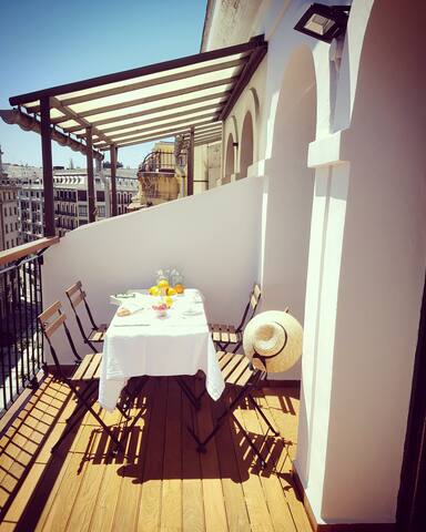 Apartamento junto a la playa de la Zurriola. Gros. gallery image 3