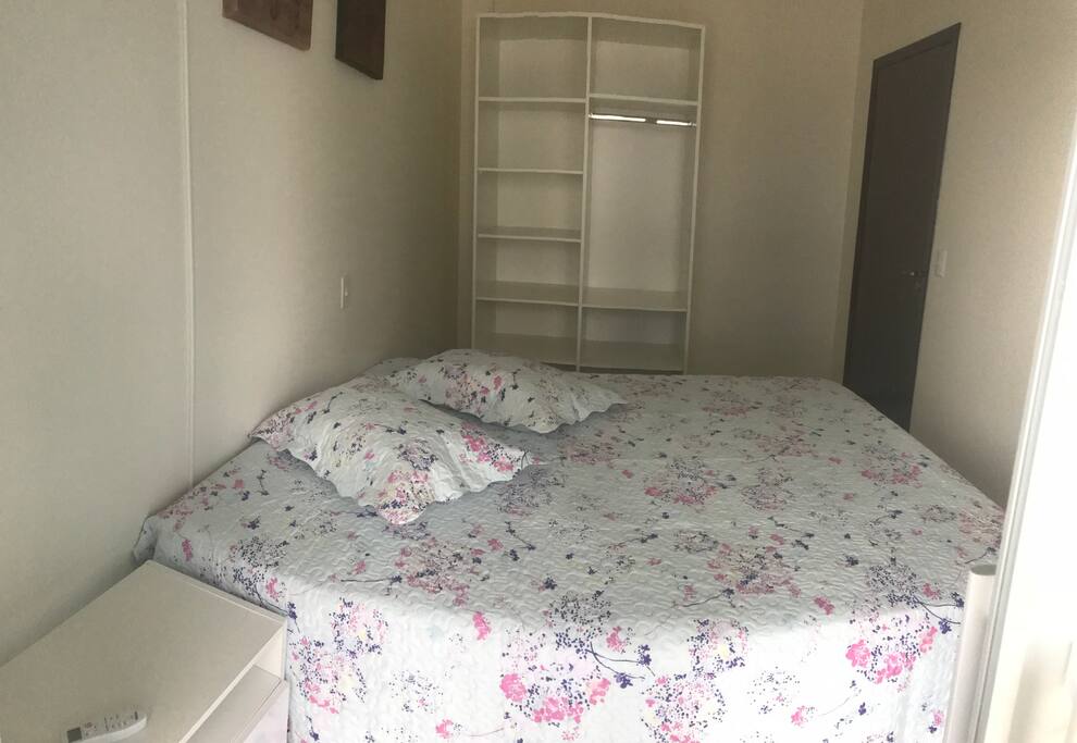 Quarto de casal com ar condicionado
