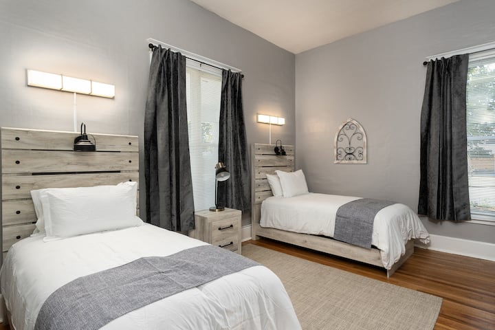 3号卧室带2张单人床