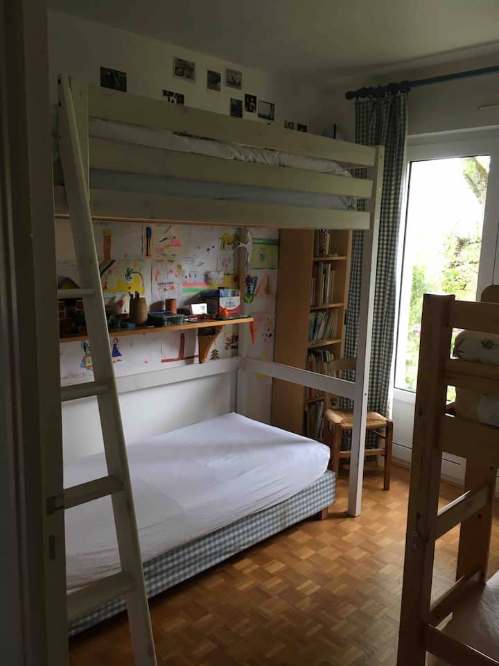 Quarto infantil 1 com 2 beliches