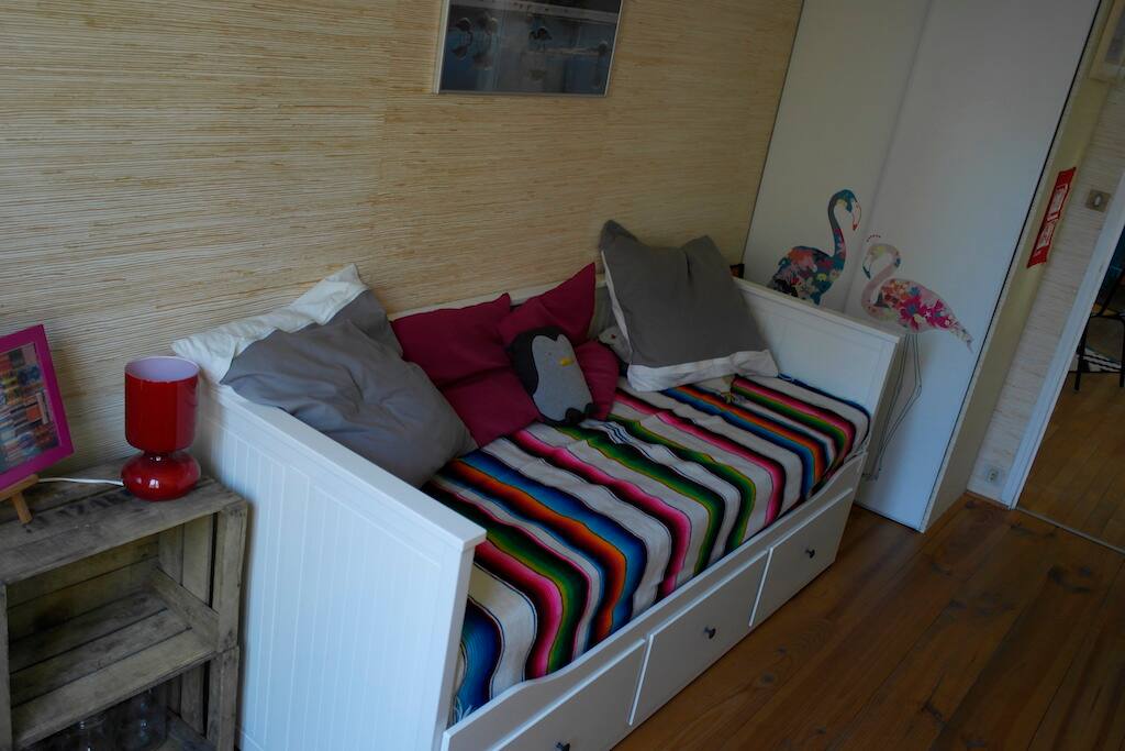 Votre chambre ! Le lit devient un lit double 160x200 si vous êtes 2 !