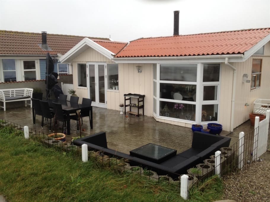 Huset set fra dige