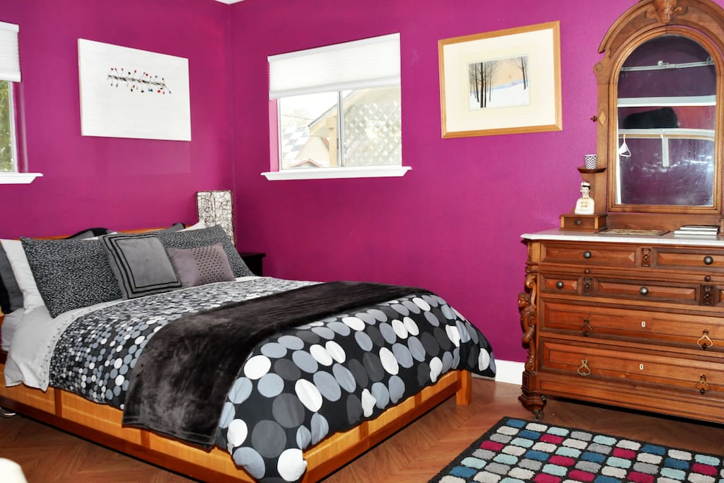 Raspberry Room (downstairs)