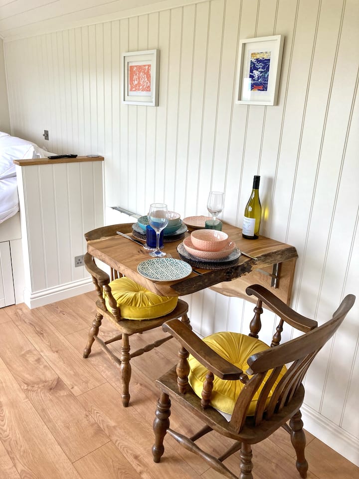 ‘Curlew' Luxury Shepherds Hut With Hot Tub - Northumberland