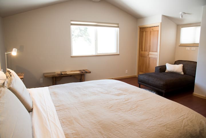 king size bed and chaise in master bedroom
