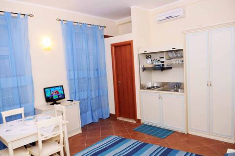 Monolocale con Terrazzo vista mare centro storico