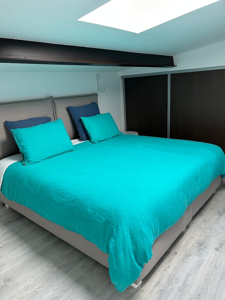 קומה:
חדר שינה מס '4 עם מיטה בגודל 180x200 או מופרדת לשתי מיטות בגודל 90x200