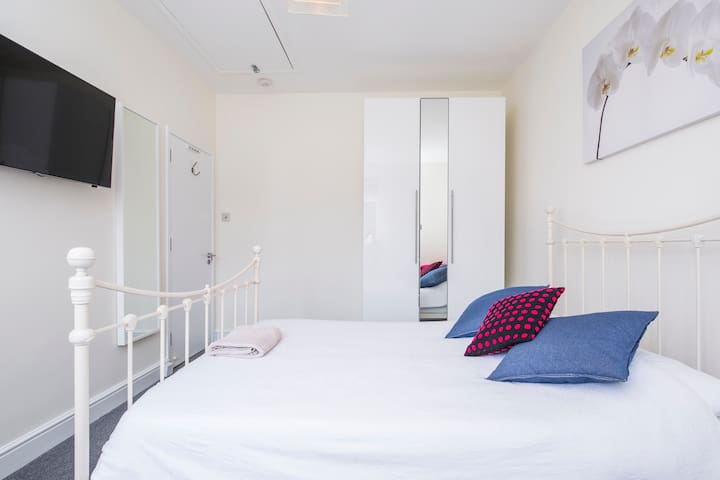 Charming Deluxe Double & Study with Garden View
