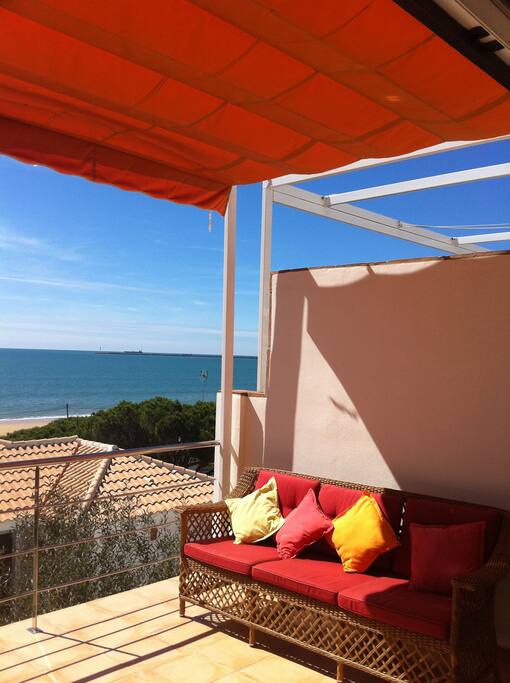 Terraza amplia con vistas al mar