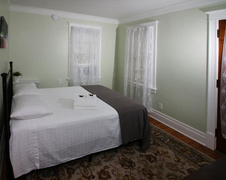 Southeast bedroom: queen size bed