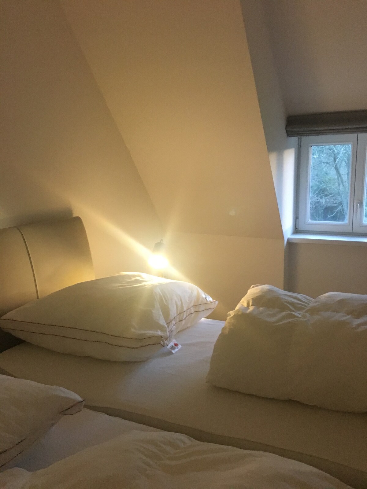 1 spavaća soba s bračnim krevetom 2x90 cm madraca