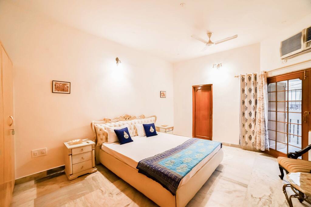 Bedroom : view 2