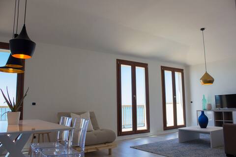 Beautiful Penthouse on the Beach Near Rome