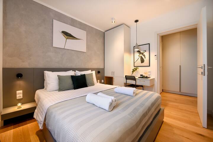 THE MINIMALIST | In the Heart of Old Town