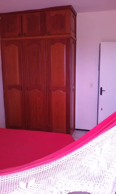 GUARDA ROUPAS E REIDE NO QUARTO