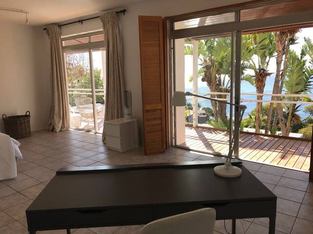 Breathtaking view villa in safe Bantry Bay gallery image 4