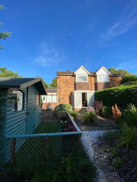 Warren Hey Lovely 1 bedroomed property with garden