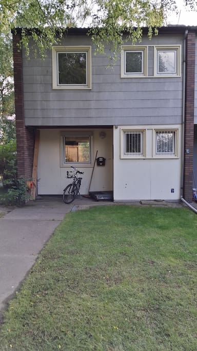 Vorderseite des Hauses / front of Ho